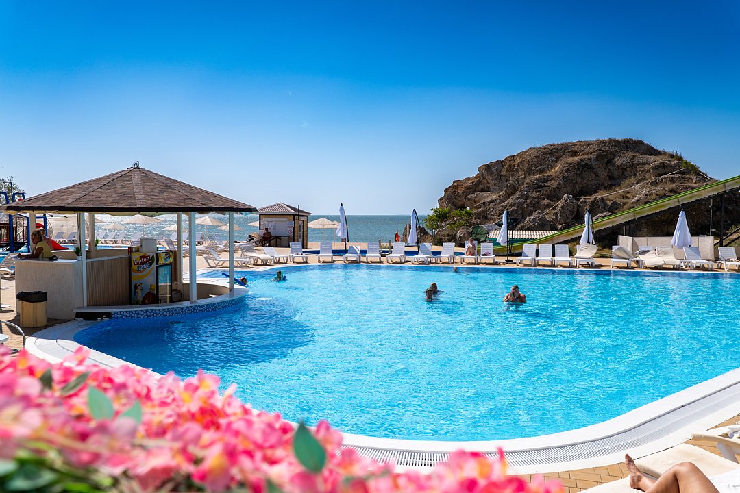 Семейный отель АзовЛенд, Крым, село Золотое 