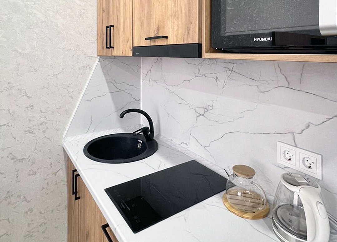 Кухонная зона. 2-комнатный номер "ЛЮКС" 34 м2 с мини-кухней