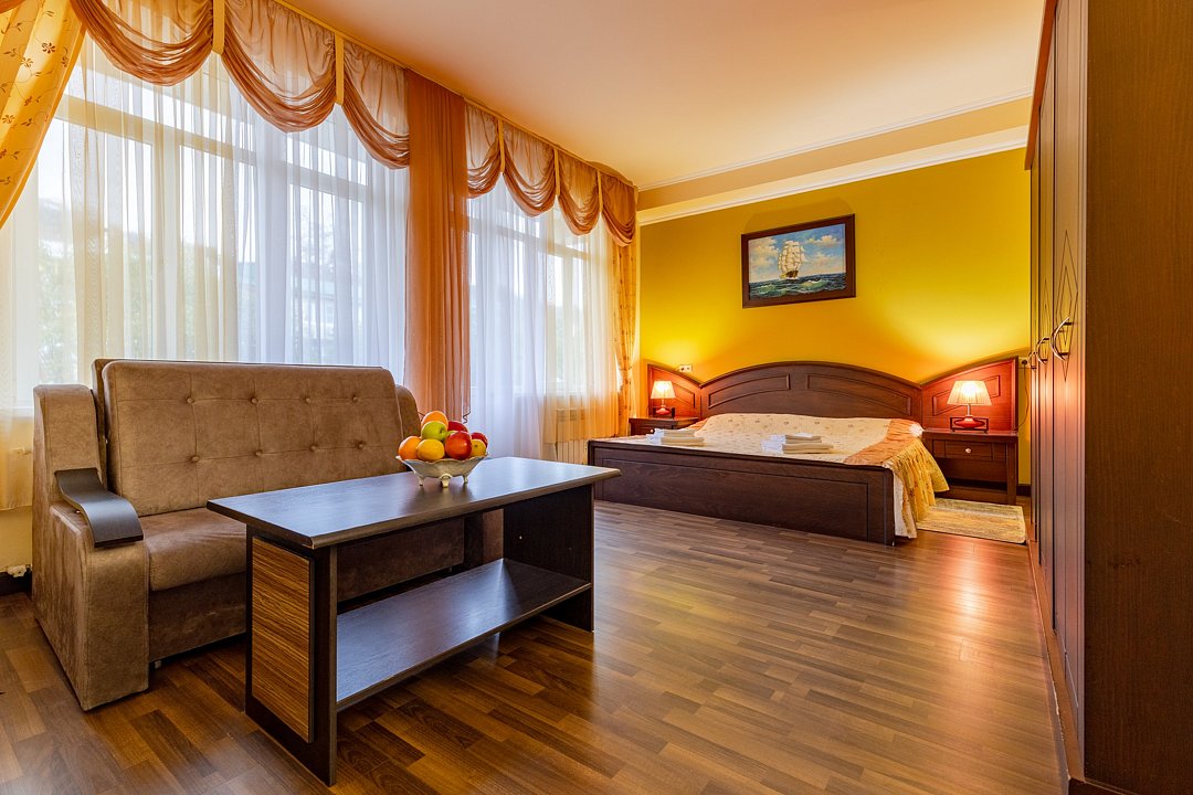 Полулюкс 5-местный (с балкона)