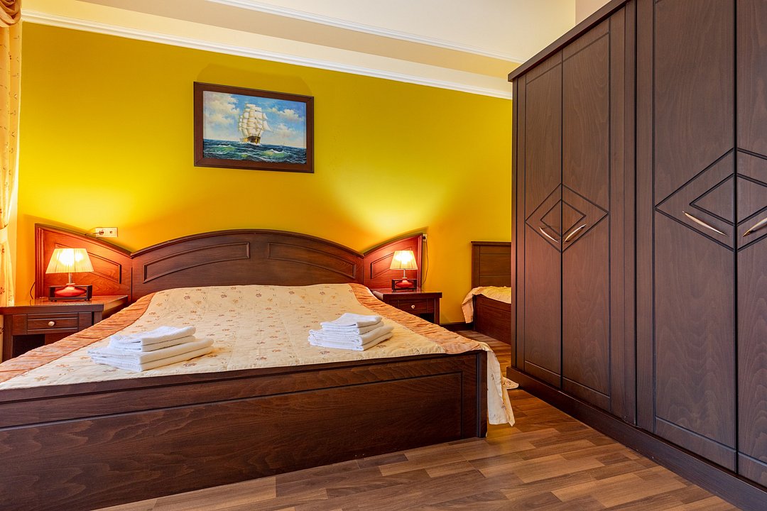 Полулюкс 5-местный (с балкона)