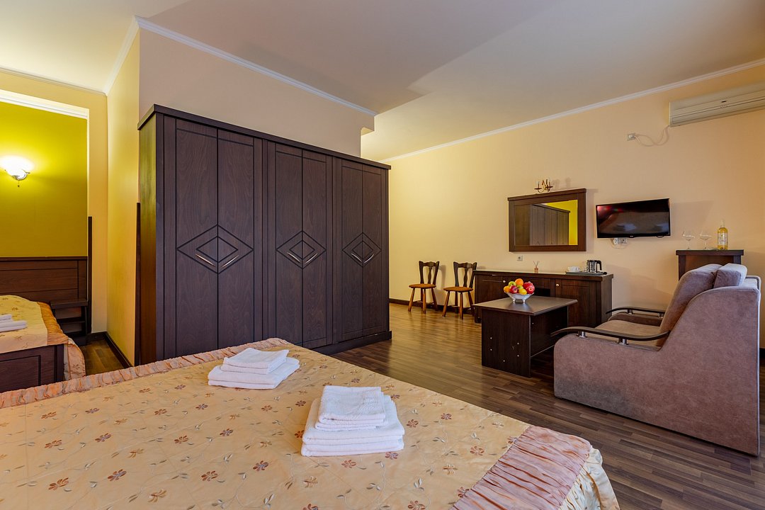 Полулюкс 5-местный (с балкона)