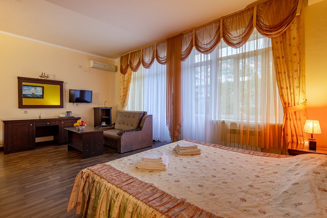 Полулюкс 5-местный (с балкона)