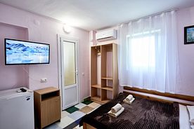 Стандарт Улучшенный (3-местный 2-комнатный), Отель Белый, Саки