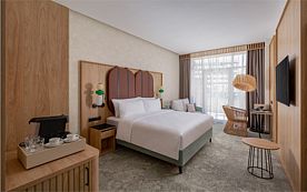 Делюкс с видом на бассейн с двуспальной кроватью, Funf Luxury Resort & SPA Anapa Miracleon 5*, Анапа