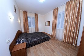 Дом 10-местный (в Лесу), Загородный отель Сказка (Чернолучинский), поселок Чернолучье