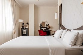Номер Привилегия - с большой двуспальной кроватью, Отель Mercure, Ростов-на-Дону