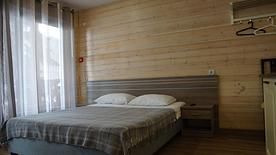 Номер-студия с двуспальной кроватью king size и диван-кровать с гардеробной, Апарт-отель Дом Мечты , Архыз