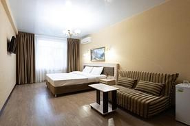 Четырёхместный семейный комната Classic с балконом, Отель Golden House, Сочи