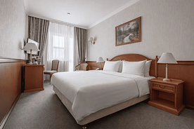 Двухместный номер 5* Standard с балконом (двуспальная кровать), Загородный отель Теплеево резорт, деревня Рогозинино