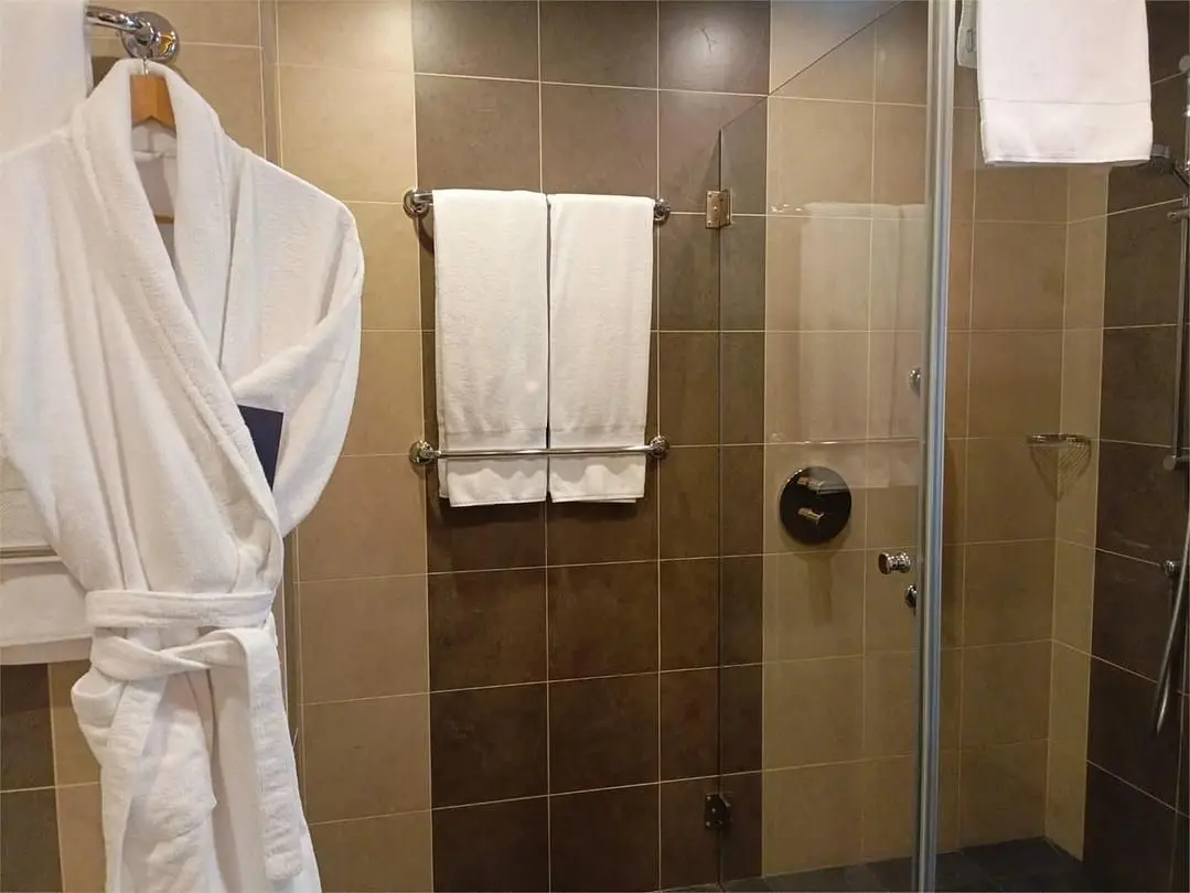 Люкс Бизнес 2-местный 2-комнатный (с большой кроватью KING SIZE)