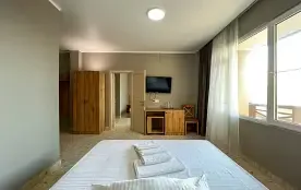 4-х местный 2-х комн. стандарт с балконом (1 этаж, корпус С), Отель NAPRA SPA HOTEL, Цандрипш