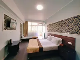 Комфорт 3-местный с/б, Пансионат Уральские самоцветы, Анапа