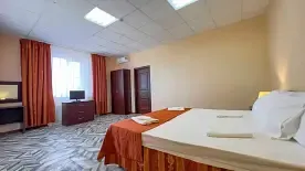 Люкс двухкомнатный 1, Гостиничный комплекс Атлет, Кучугуры