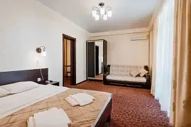 Номер семейный с 2 комнатами с балконом, Отель Скиф, Лазаревское