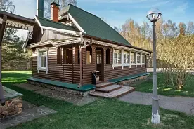 2-x местный - дом 5 с кухней и гостиной, Парк-отель Басовское, Селищи