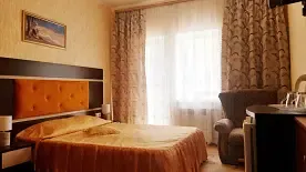 Трёхместный номер с креслом-кроватью Стандарт с балконом, Отель Энигма, Николаевка