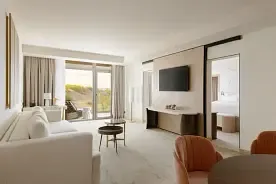 Люкс с балконом и с видом на море, СПА-отель Dusit Thani Resort & Spa Anapa Miracleon, Анапа