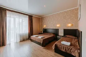 Улучшенный стандарт трехместный с балконом, Отель Монарх, Анапа