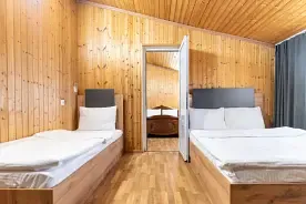 5-ти местный 2-х комн. семейный улучшенный Wood, Отель Максим Парк-Лоо, Лоо