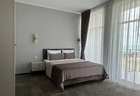 1-мест. (разм. в 2-мест.) 2-комн. люкс, Отель Малибу, Гагра