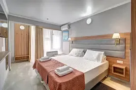 Двухместный номер Comfort с балконом (двуспальная кровать), Семейный отель Море лазурное, Головинка