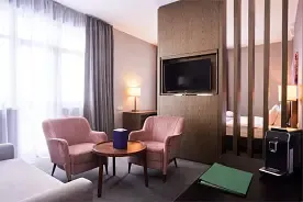 2-x местный - PANORAMA SUITE с одной двуспальной кроватью, видом на горы и диваном-кроватью в гостиной зоне (с 2 балконами), Отель Green Flow, Эстосадок
