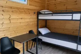 Кровать в общем номере с видом на горы, Хостел Изи Гоу, Архыз