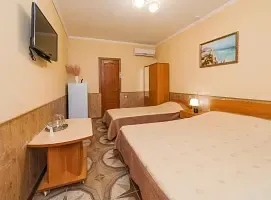 3-x местный стандарт с общей террасой (1 корпус), Отель Каро, Анапа