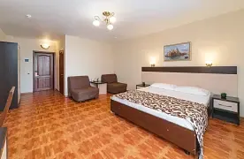 2-x местный комфорт с балконом вид на бассейн (2 корпус), Отель Каро, Анапа