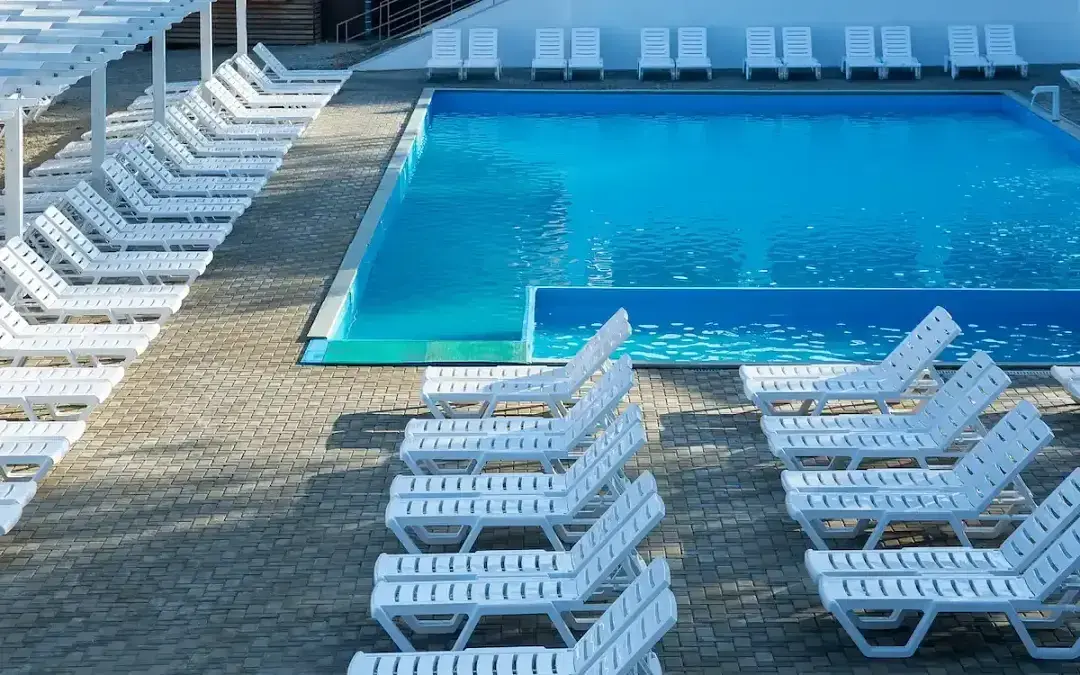 Открытый бассейн с подогревом — Отель «Democratia Ultra All Inclusive Family Hotel», село Сукко