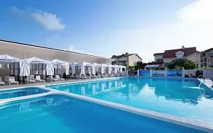 Открытый бассейн с подогревом — Отель «Democratia Ultra All Inclusive Family Hotel», село Сукко