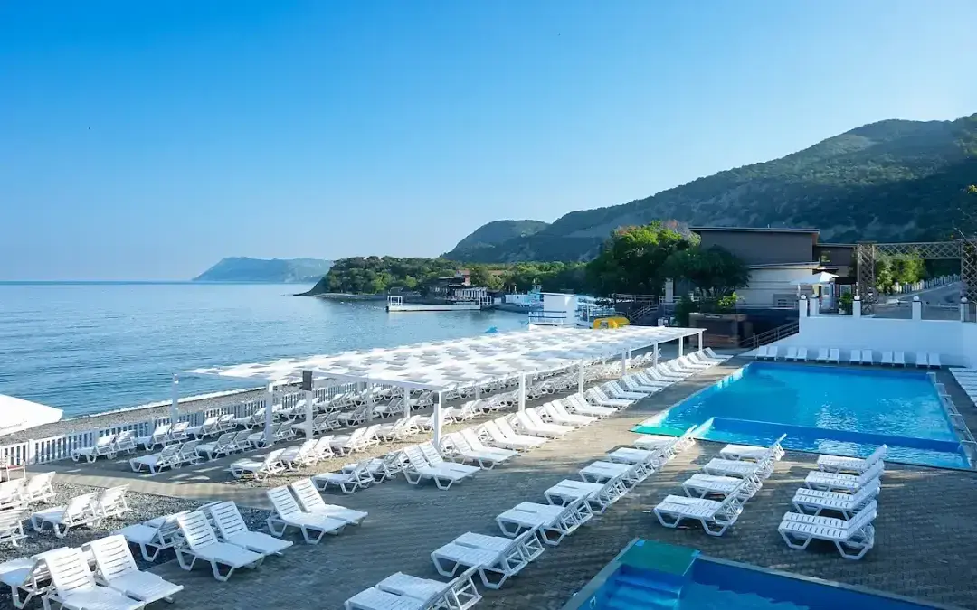 Открытый бассейн с подогревом — Отель «Democratia Ultra All Inclusive Family Hotel», село Сукко