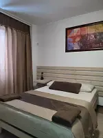 Двухместный номер Standard с балконом (двуспальная кровать), Отель Яна-Каро, Черноморское