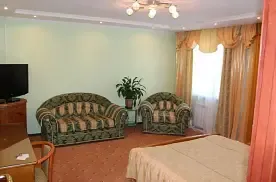Полулюкс, Гостиница Таланга, Губкинский