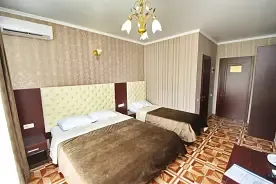 Трёхместный номер Comfort с балконом, Гостиница Castro, Кабардинка