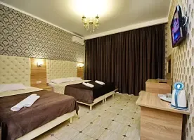 Четырёхместный номер Comfort с балконом, Гостиница Castro, Кабардинка