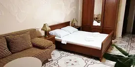 2-x местный улучшенный, Отель Корона, Утес