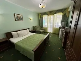 2-x местный стандарт комфорт южный 3-х местный  (200 метров до моря) Корпус 1, Мини-отель Мечта, Алушта