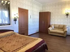 Двухместный люкс (двуспальная кровать), Мини-отель Караван, Петрозаводск