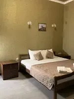 Четырёхместный люкс с 2 комнатами с видом на озеро, Отель Дельфин, Ореховая Роща