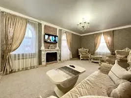 Двухместный люкс с диваном с балконом (двуспальная кровать), Отель Старый Замок, Черкесск