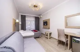 Четырёхместный номер Comfort с балконом и с видом на парк, Курортный отель Прометей 3, Дивноморское