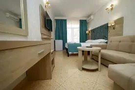 Апартаменты с 2 комнатами с балконом и с видом на парк, Курортный отель Прометей 3, Дивноморское