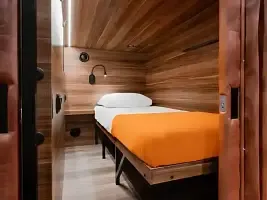 Капсула без окна (нижняя) Комфорт, Хостел GettSleep SVO терминал B общая зона, Москва