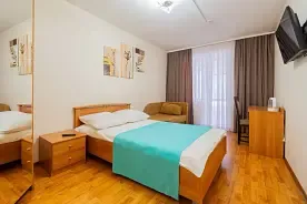 Номер Superior с 2 комнатами с балконом и с красивым видом из окна, Отель Шелковый путь, Томск