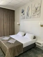 Двухместный номер Deluxe с красивым видом из окна (двуспальная кровать), Мини-отель АРТ ОТЕЛЬ +, Тихорецк