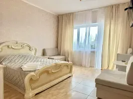 Двухместный полулюкс (двуспальная кровать), Вилла Ренессанс, Алушта