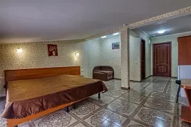 2-x местный - (трехместный мансардный без балкона), Вилла Алина, Алушта