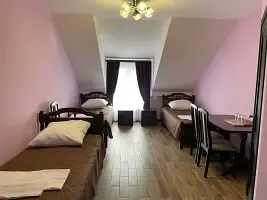 Трёхместный номер Classic, Отель ЮксOйл, Грань