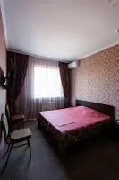 Четырёхместный номер семейный с 2 комнатами, Отель Зелёный Мыс, Невинномысск